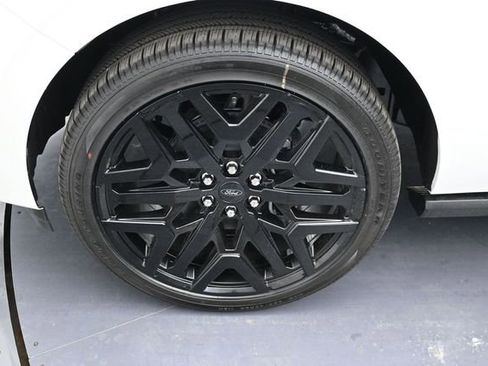 New 2026 Ford Expedition Max Platinum w/ Stealth Performance Package AWD/4WD image 10