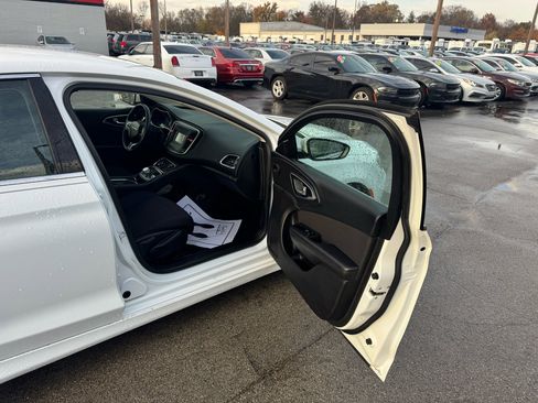 Used 2015 Chrysler 200 Limited w/ Convenience Group image 9