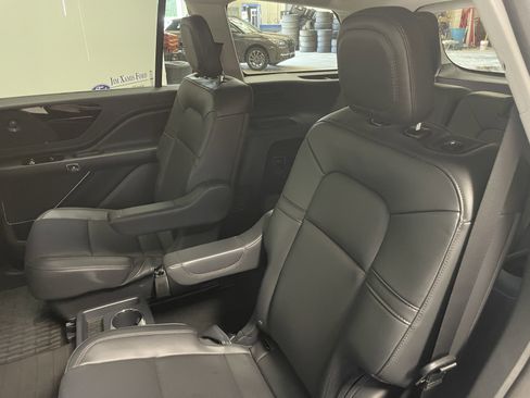Used 2025 Lincoln Aviator AWD w/ Jet Appearance Package image 22