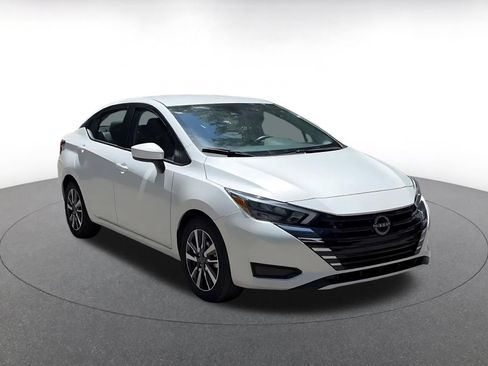 Used 2025 Nissan Versa SV FWD image 3