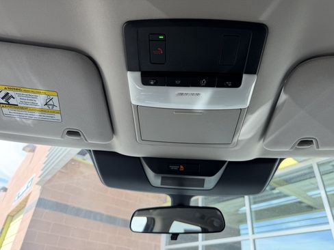Used 2025 Nissan Pathfinder SV FWD image 23