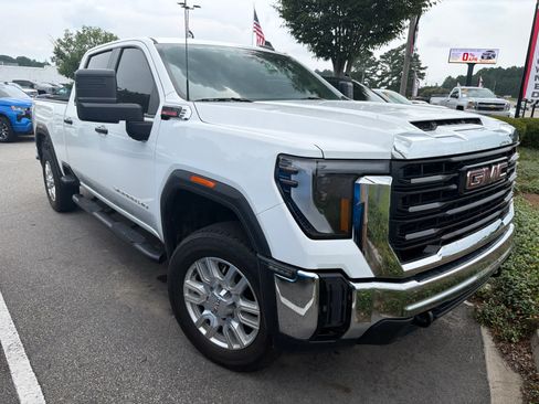 Used 2025 GMC Sierra 2500 Pro AWD/4WD image 3