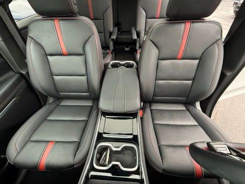 Used 2025 Chevrolet Traverse RS image 20