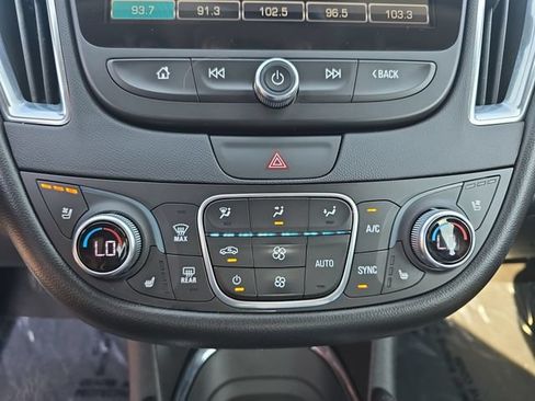 Used 2018 Chevrolet Malibu Premier w/ Driver Confidence Package FWD image 22