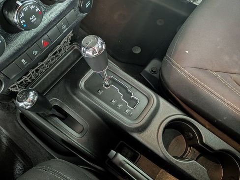 Used 2014 Jeep Wrangler Unlimited Sahara w/ Connectivity Group image 26