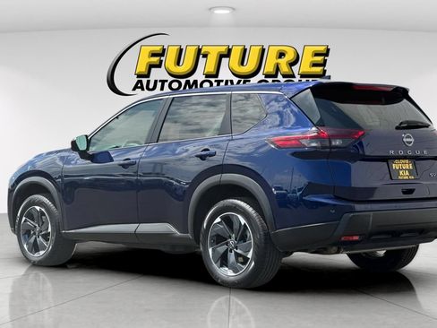 Used 2024 Nissan Rogue SV AWD/4WD image 6