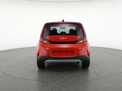 Used 2025 Kia Soul LX w/ LX Technology Package FWD image 7