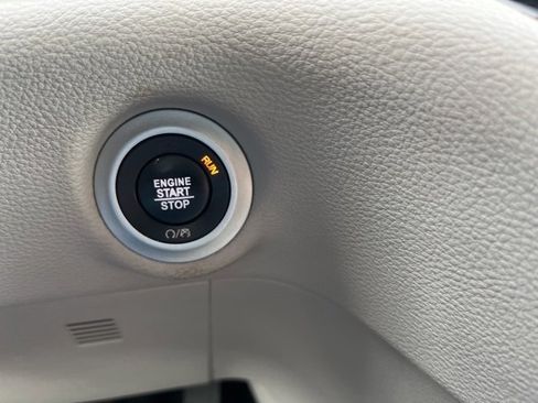 Used 2021 Chrysler Pacifica Touring-L w/ Uconnect Theater Family Group image 30