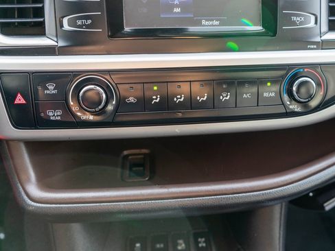 Used 2019 Toyota Highlander LE image 25