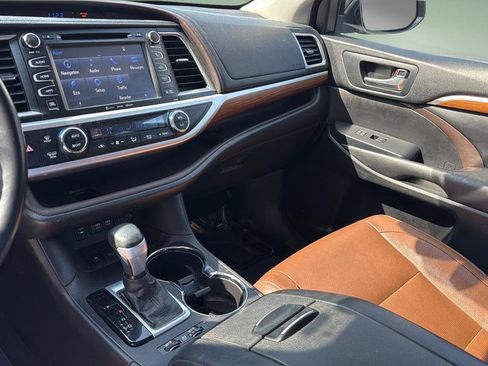 Used 2018 Toyota Highlander Limited Platinum image 26