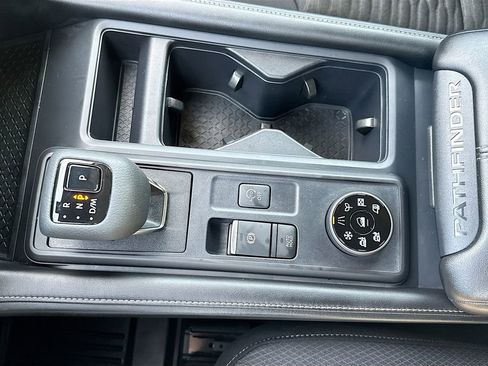 Used 2023 Nissan Pathfinder S image 21