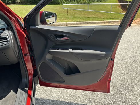 Used 2022 Chevrolet Equinox RS w/ Infotainment Package image 14