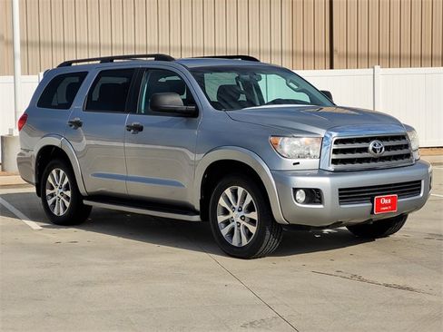 Used 2016 Toyota Sequoia Limited image 1