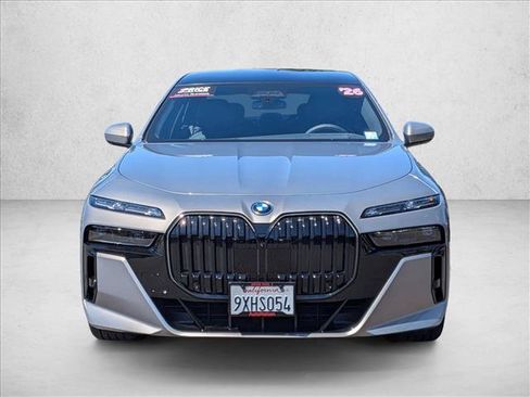Used 2026 BMW i7 xDrive60 AWD/4WD image 2