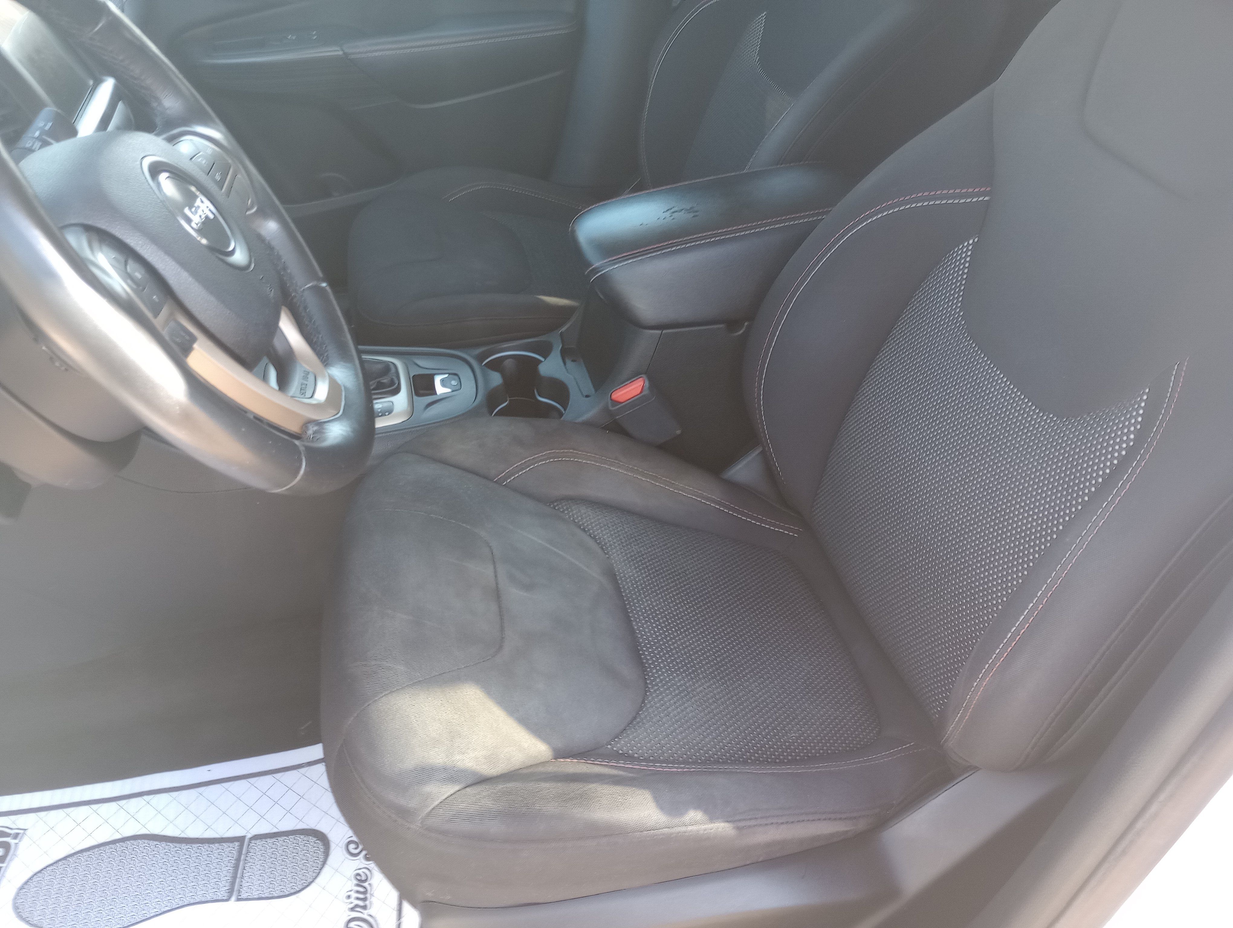 Used 2016 Jeep Cherokee 75th Anniversary FWD image 12
