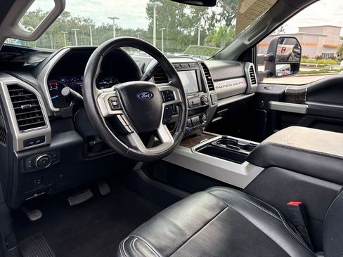 Used 2019 Ford F250 Lariat w/ Chrome Package image 6