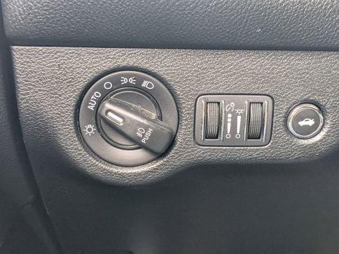 Used 2018 Dodge Challenger SXT w/ Blacktop Package image 21