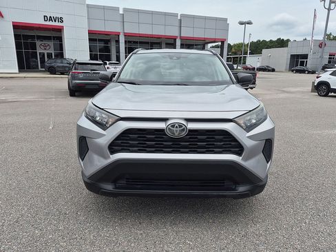 Used 2020 Toyota RAV4 LE FWD image 8