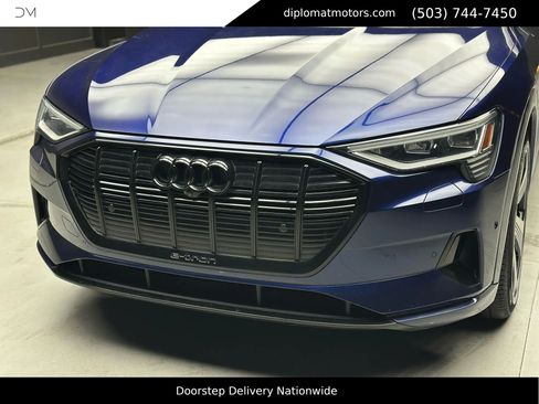 Used 2022 Audi e-tron Premium Plus w/ Premium Plus Package image 14