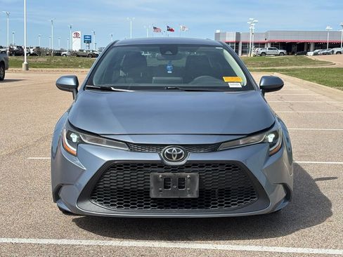 Used 2020 Toyota Corolla LE image 3