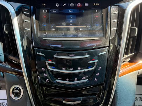 Used 2020 Cadillac Escalade ESV Luxury AWD/4WD image 19