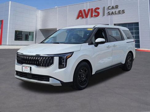 Used 2025 Kia Carnival image 1