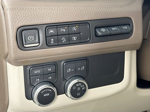 Used 2023 GMC Yukon Denali image 10