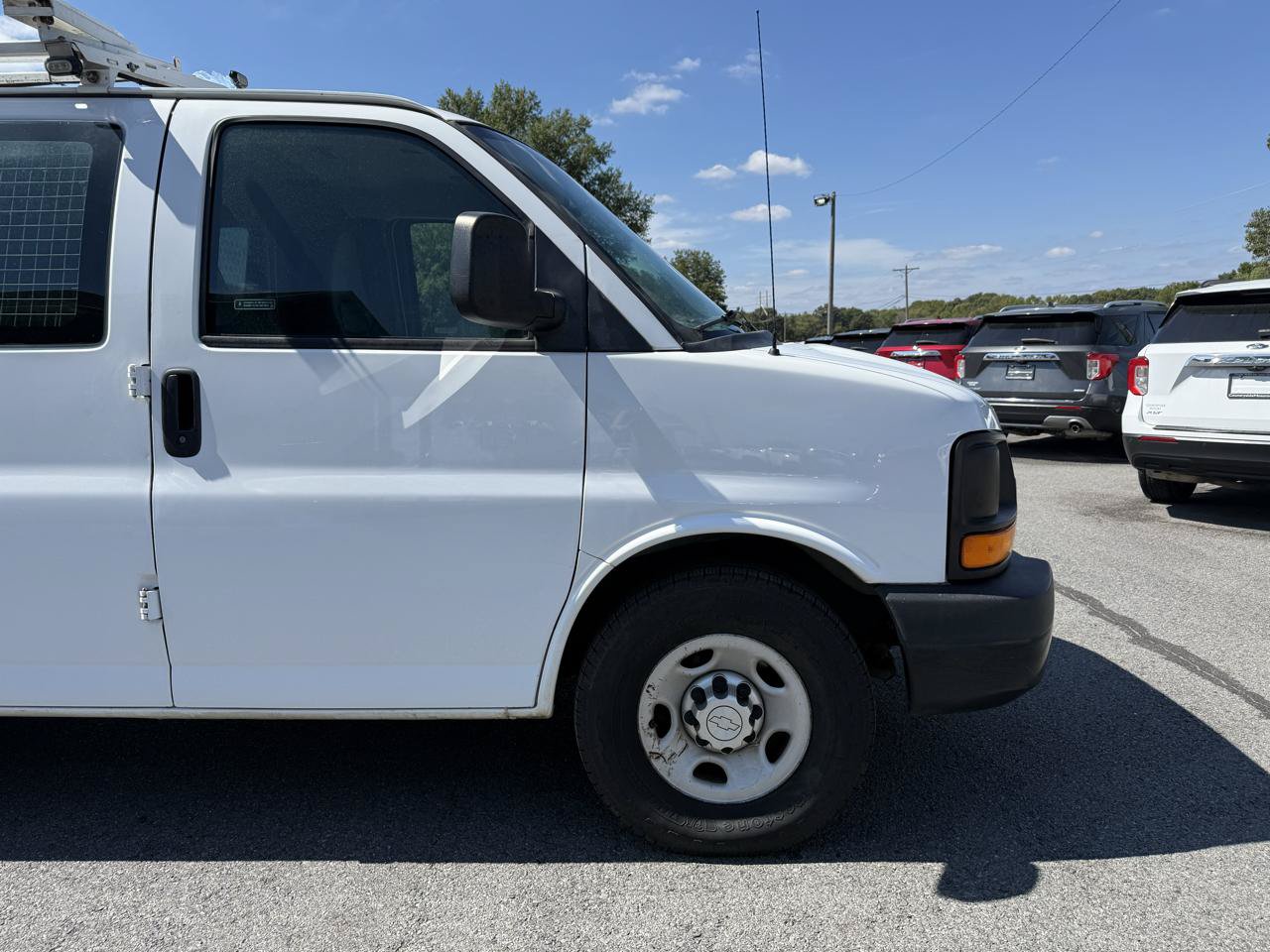 Used 2015 Chevrolet Express 2500 RWD image 29