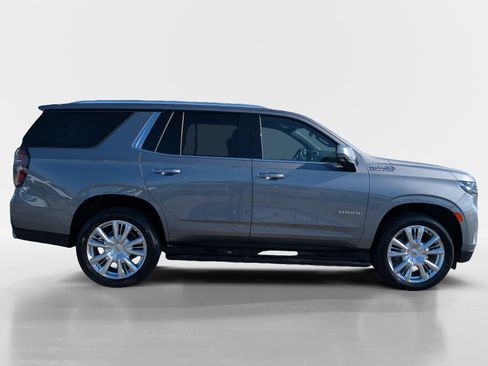 Used 2021 Chevrolet Tahoe High Country w/ Premium Package AWD/4WD image 3