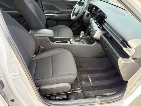 Certified 2025 Hyundai Kona SE image 13