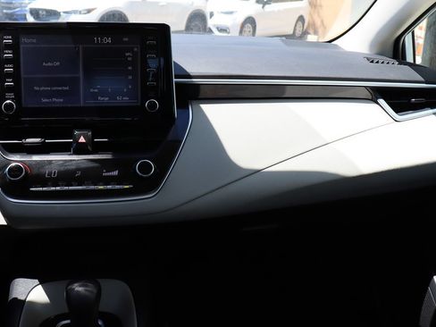 Used 2020 Toyota Corolla LE FWD image 44