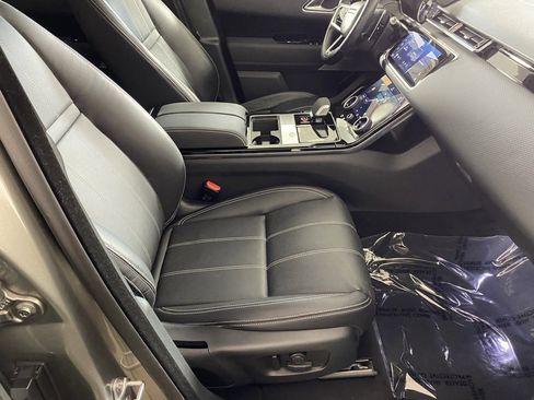 Used 2022 Land Rover Range Rover Velar R-Dynamic S image 32