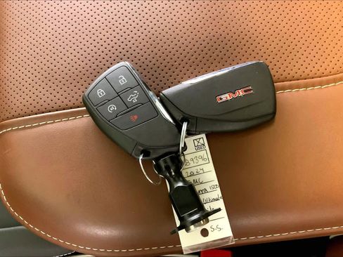 Used 2024 GMC Sierra 1500 Denali Ultimate AWD/4WD image 14