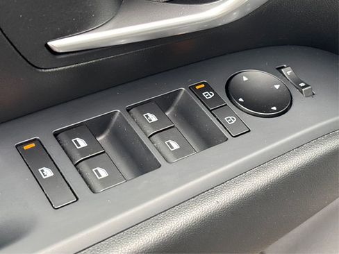 Certified 2025 Hyundai Tucson SE image 32