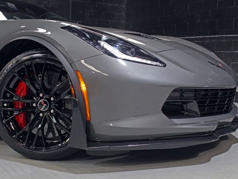 Used 2015 Chevrolet Corvette Z06 w/ Z07 Performance Package RWD image 11