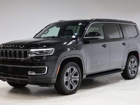 Used 2025 Jeep Wagoneer 4WD w/ Premium Group I image 3