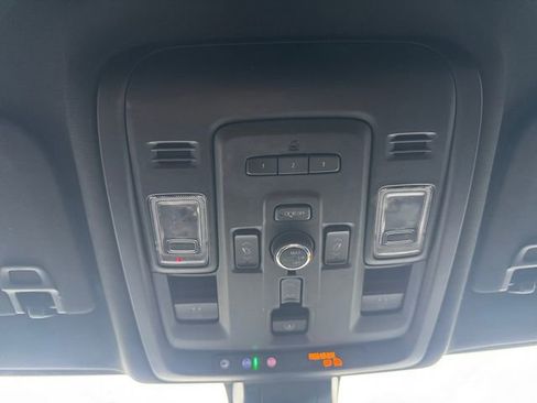 Used 2022 GMC Yukon XL Denali image 25