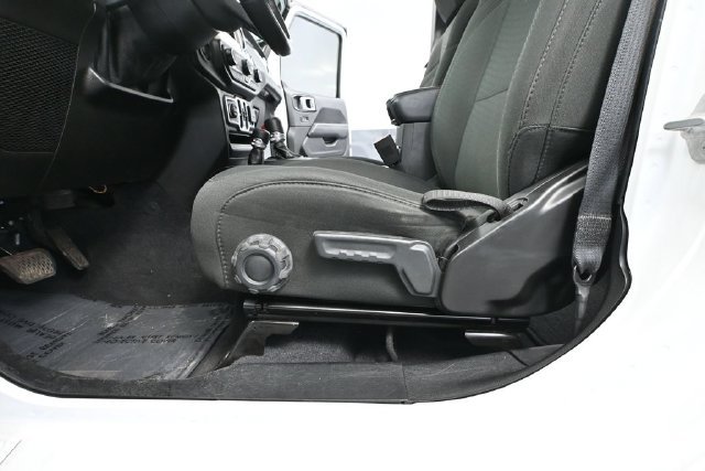 Used 2019 Jeep Wrangler Unlimited Sahara AWD/4WD image 17