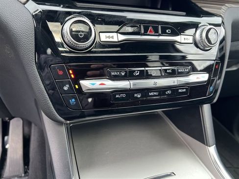 Used 2022 Ford Explorer Limited w/ Equipment Group 301A image 23