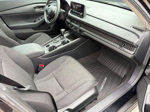 Used 2025 Honda Accord LX image 31