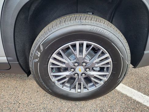 New 2025 Chevrolet Traverse LT image 24