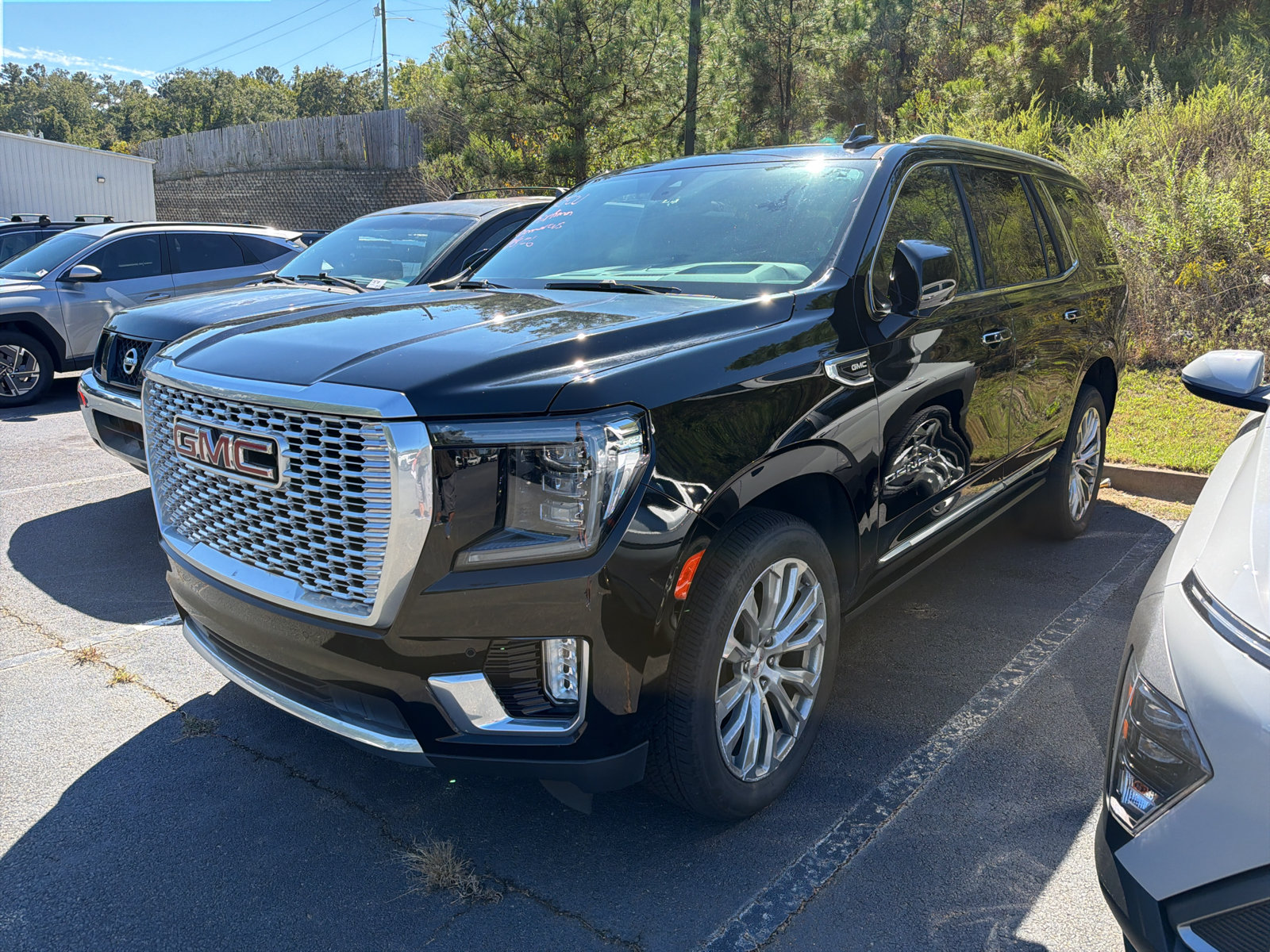 Used 2022 GMC Yukon Denali AWD/4WD image 1