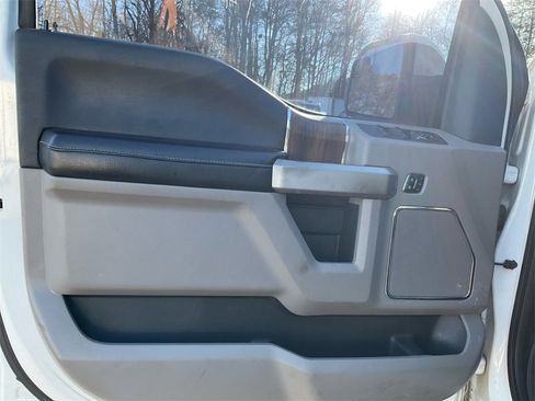 Used 2015 Ford F150 Lariat w/ Trailer Tow Package image 17