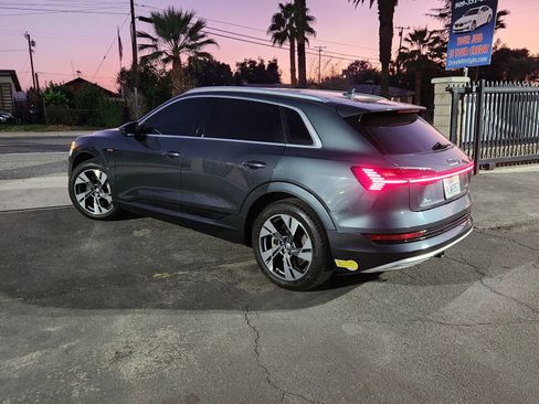 Used 2021 Audi e-tron Prestige w/ Prestige Package image 8