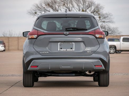 Used 2024 Nissan Kicks SV FWD image 7