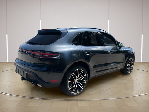 Certified 2026 Porsche Macan AWD/4WD image 7