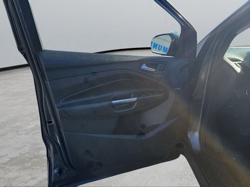 Used 2017 Ford Escape Titanium image 9