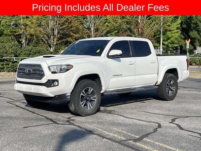 Used 2017 Toyota Tacoma TRD Sport w/ Tow Package (A/T)