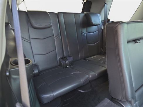 Used 2020 Cadillac Escalade Luxury w/ LPO, Radiant Package image 16