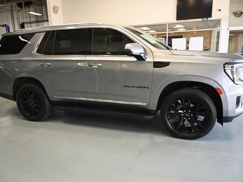 Used 2024 GMC Yukon SLT w/ SLT Luxury Package AWD/4WD image 4